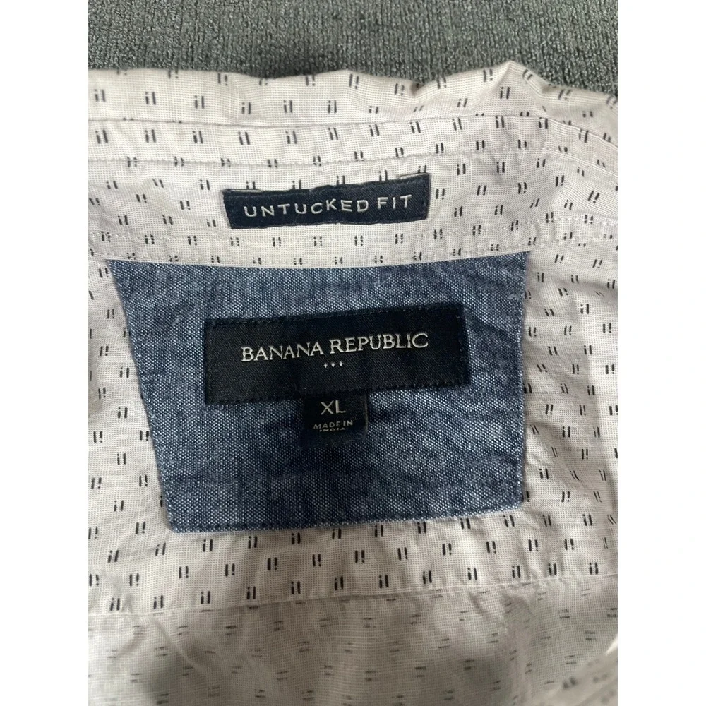 Banana Republic Mens XL Untucked Fit Button Down Shirt White Blue Micro Print LS
